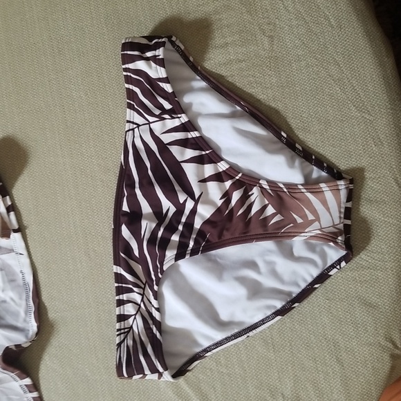 Bundle Of Two Palm Frond Bathing Suit Tops With Matching Bottom - Picture 6 of 8